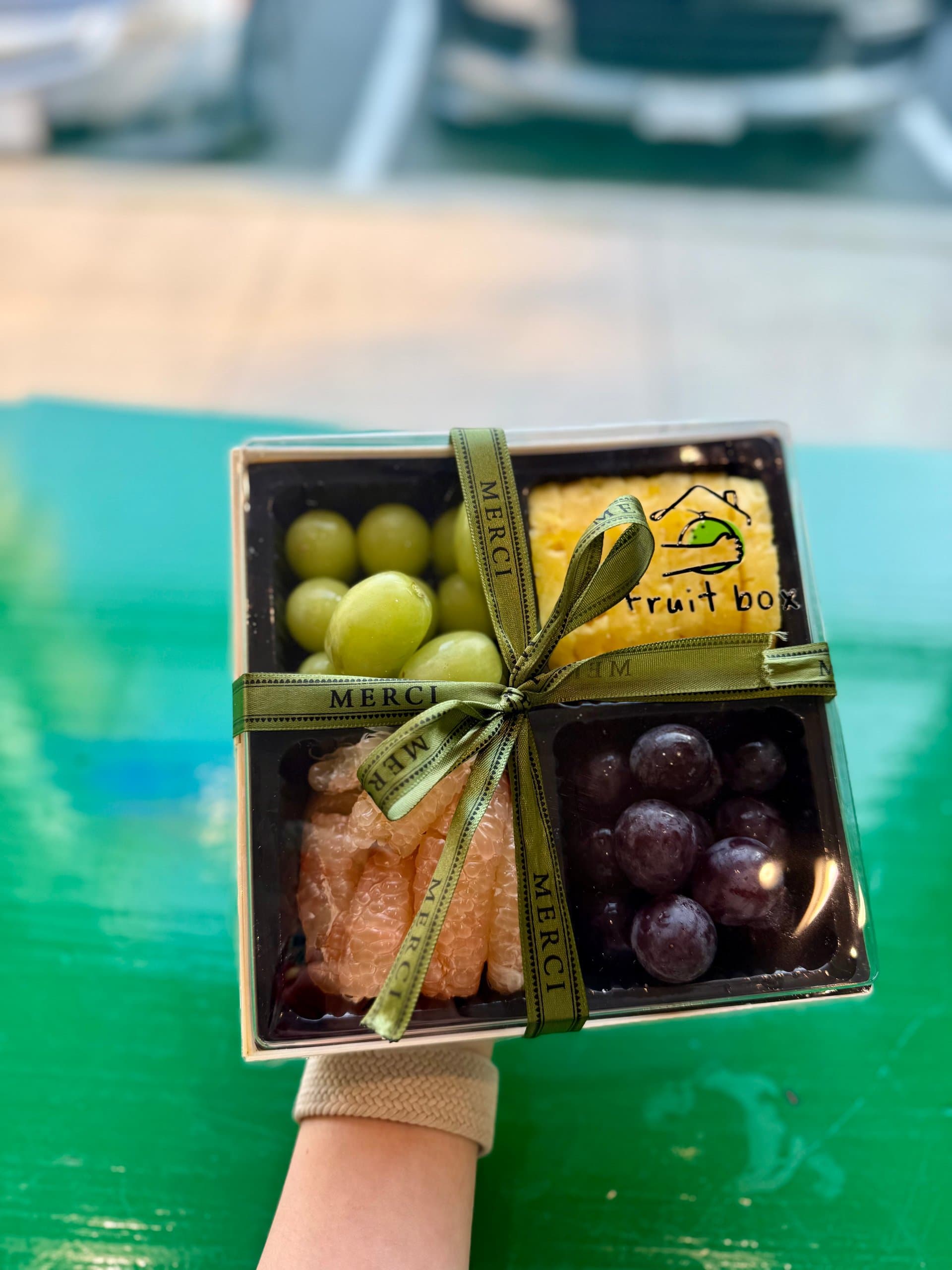 Fruit box Too Good To Go listing